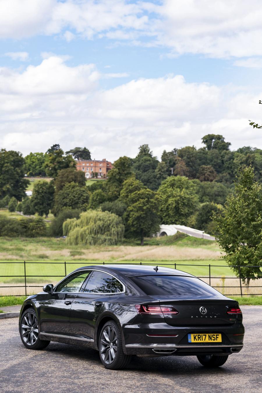  Volkswagen Arteon 4Motion Elegance 2017 года  (UK) (фото 20 из 41)
